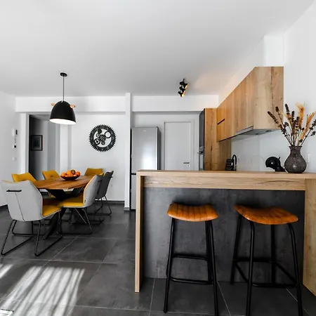 Spacious Nero With Free Parking Apartamento