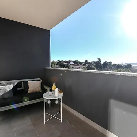 Apartamento Spacious Nero With Free Parking Zadar