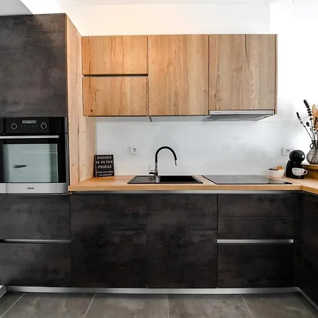 Spacious Nero With Free Parking Apartamento Zadar