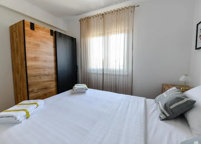 Spacious Nero With Free Parking 자다르