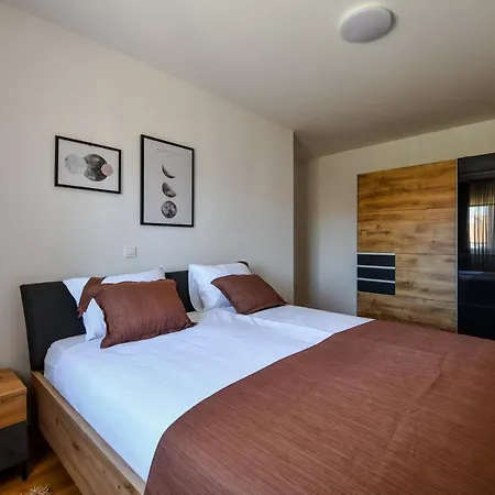 Spacious Nero With Free Parking Zadar