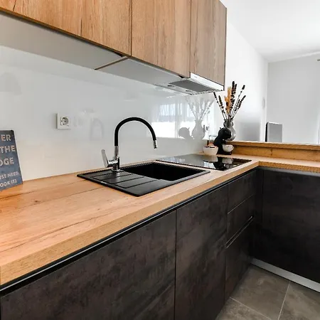 Spacious Nero With Free Parking *