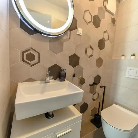 Spacious Nero With Free Parking Appartement