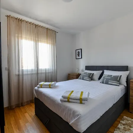 Spacious Nero With Free Parking Appartement Zadar